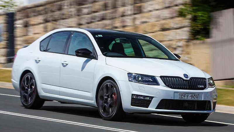 Škoda Octavia se v Čině jmenuje Ou Ya. A je natažená do délky.