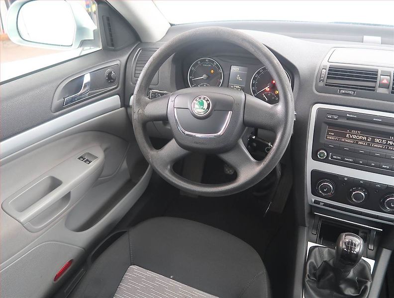 Škoda Octavia (2009) Ambiente 1.4 TSI, Tempomat - fotka 7 z 14