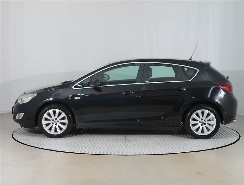 Opel Astra (2010) 1.4 T, po STK, dobrý stav - fotka 3 z 17