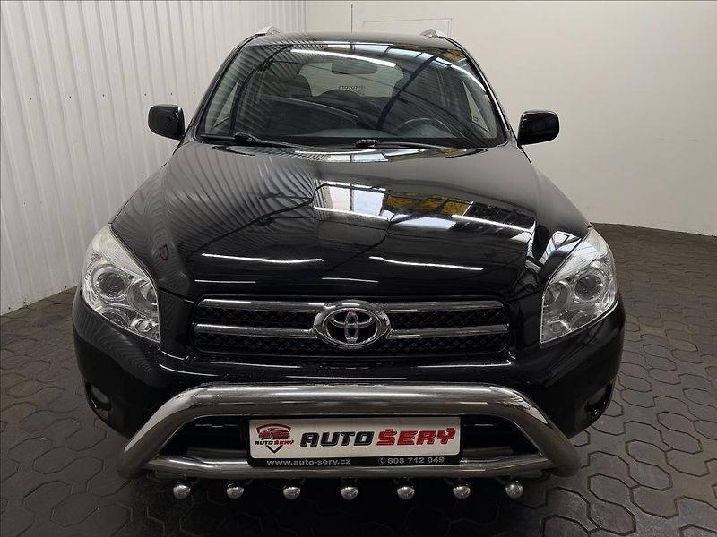 Toyota RAV4 2.2 D-4D 100kW ČR 1MAJITEL - fotka 13 z 32