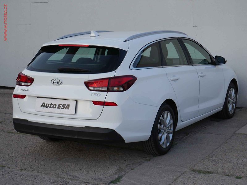 Hyundai i30 (2017) 1.6CRDi, ČR, Navi - fotka 6 z 19
