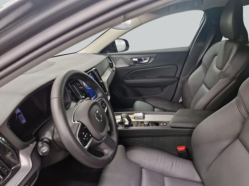 Volvo V60 B4 Plus Dark - fotka 9 z 15