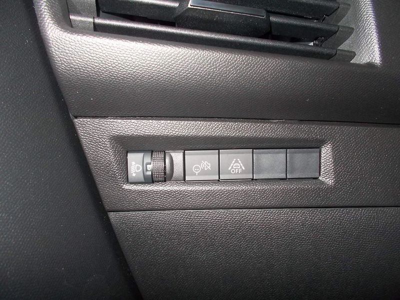 Opel Frontera (2026) Edition Hybrid 1.2 TURBO (81kW - fotka 19 z 28