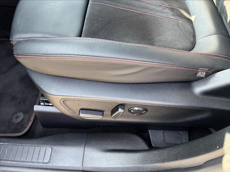 Ford Kuga 2,5 HEV ST-Line X132kW AUT - fotka 23 z 46