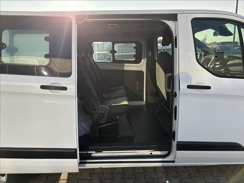 Ford Transit Custom 2,0 EcoBlue KombiVan L2 DPH - fotka 17 z 34
