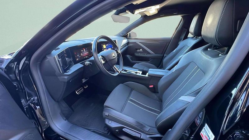 Opel Astra Sports Tourer GS BlueHDi 96kW - fotka 24 z 39