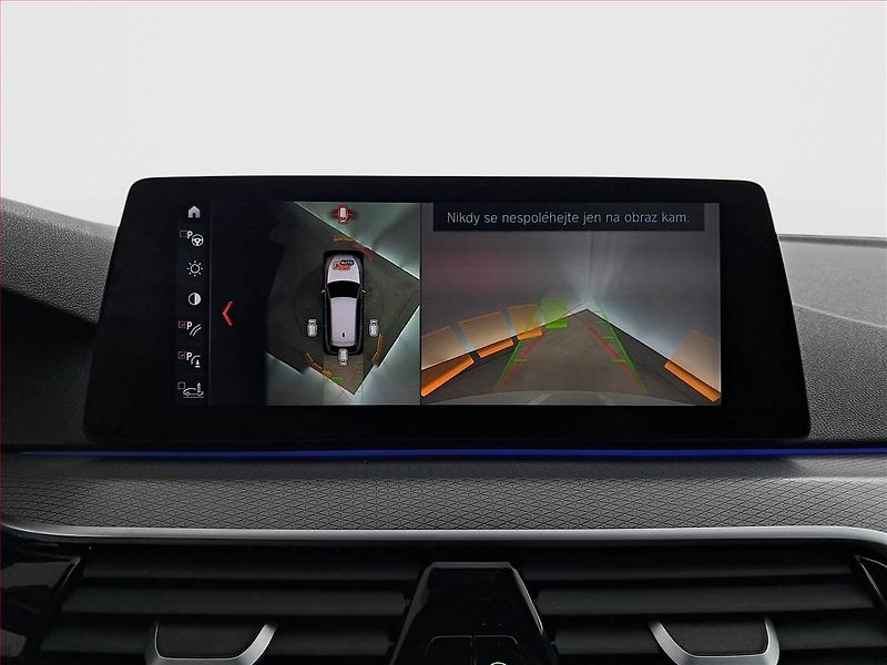 BMW Řada 5 (2018) M Sport 530d xDrive, 4X4 - fotka 17 z 20