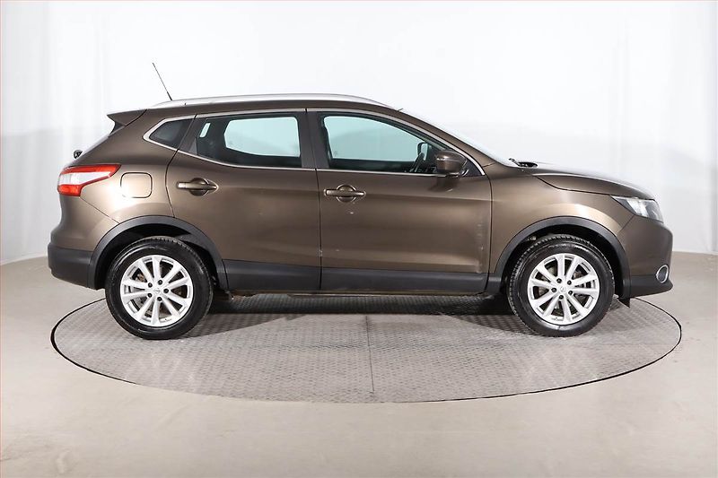 Nissan Qashqai (2016) 1.6 dCi, 4X4, Serv.kniha - fotka 6 z 25