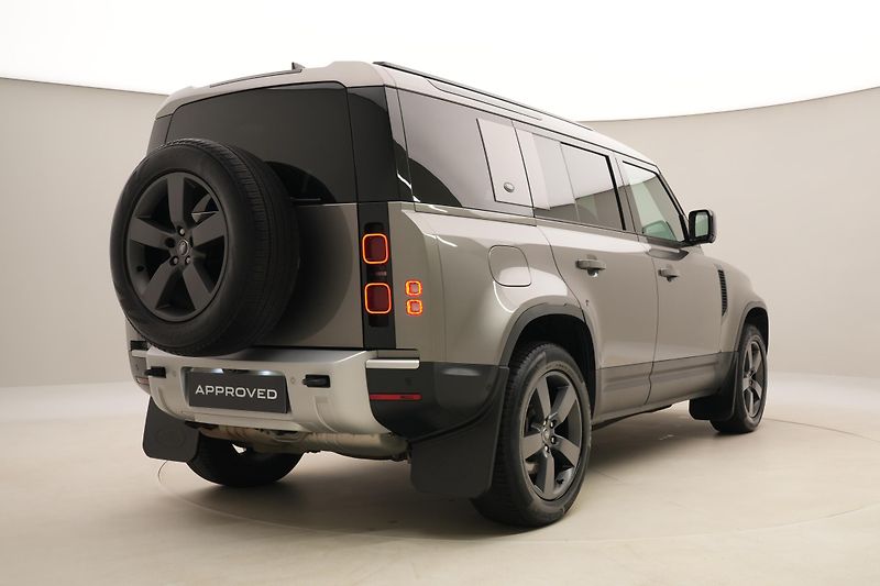 Land Rover Defender 110 D300 SE AWD AUT CZ - fotka 12 z 52