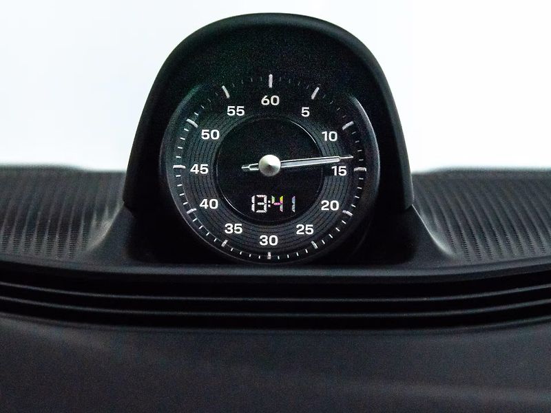 Porsche Taycan GTS Sport Turismo HuD Inno Ven - fotka 19 z 20