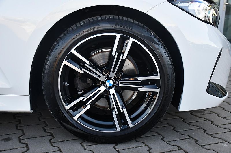 BMW Řada 3 320d xDrive M-SPORT ČR 1.M - fotka 46 z 51