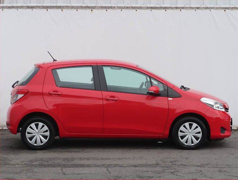 Toyota Yaris (2013) 1.0 VVT-i, Park. senzory - fotka 6 z 17