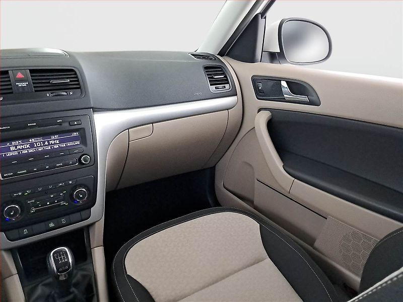 Škoda Yeti (2011) 2.0 TDI, 4X4, Xenony - fotka 8 z 19
