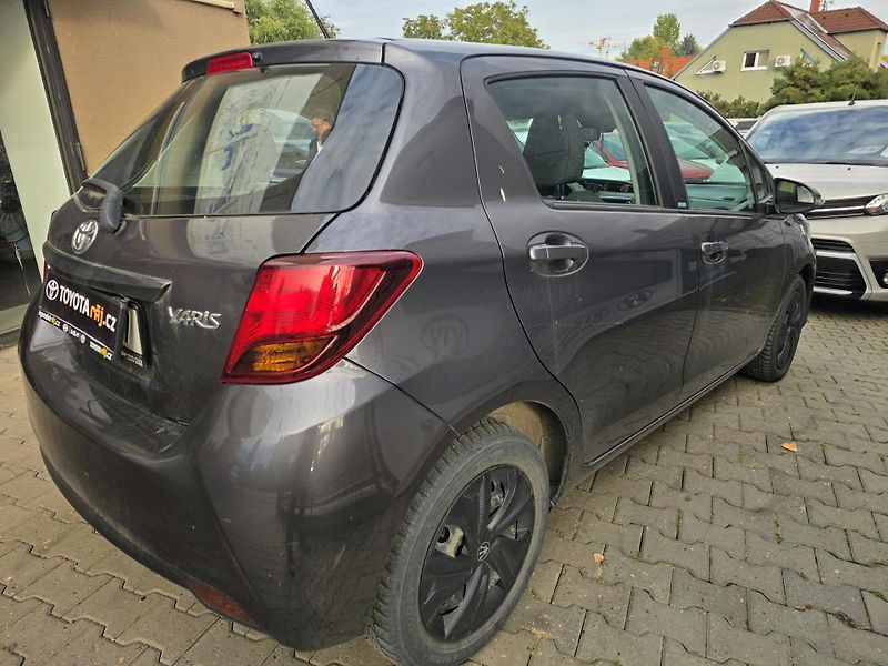 Toyota Yaris 1.3-KAMERA-VYHŘÍV.SED.-ISOFIX - fotka 10 z 14