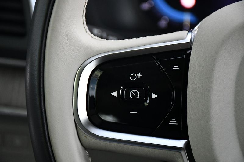 Volvo XC90 T8 AWD RECHARGE 7MÍST 1M  - fotka 23 z 38