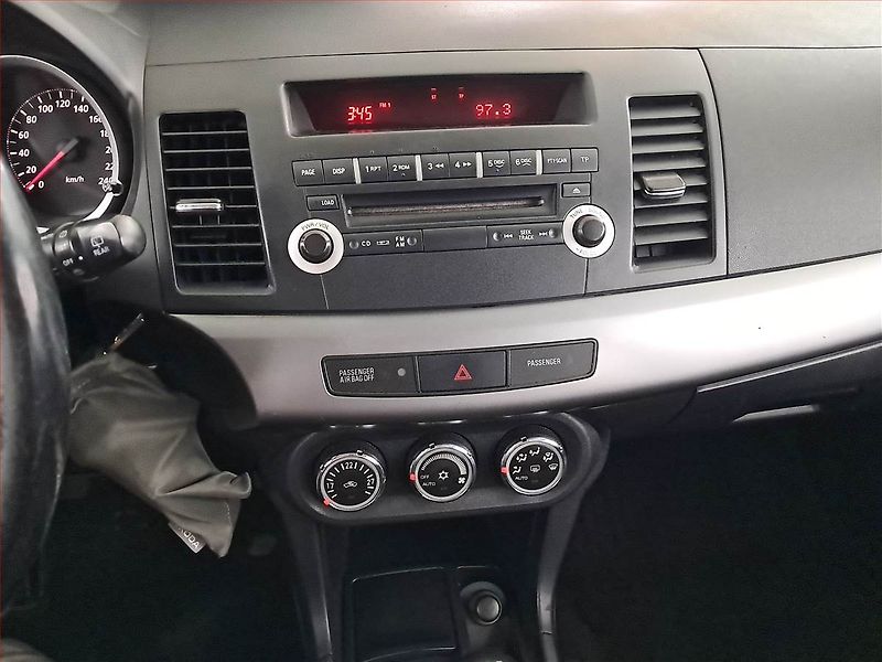 Mitsubishi Lancer (2011) 1.6 MIVEC - fotka 12 z 17