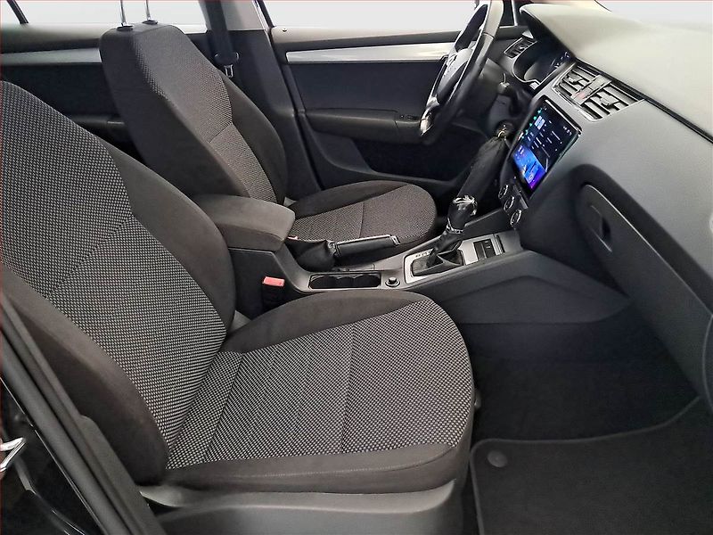 Škoda Octavia (2014) 2.0 TDI, Automat, Navi - fotka 9 z 18