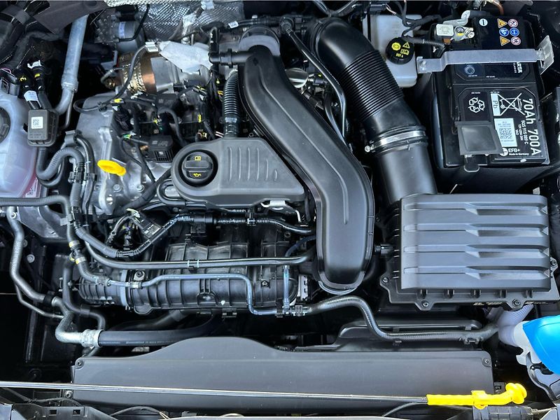 Škoda Karoq 1,5 TSI / 110 kW Top Selection - fotka 22 z 24