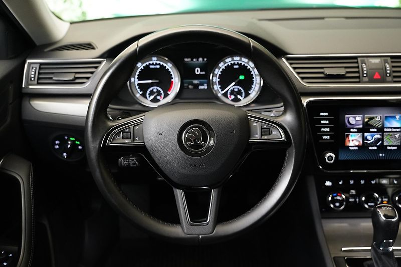 Škoda Superb - fotka 19 z 27