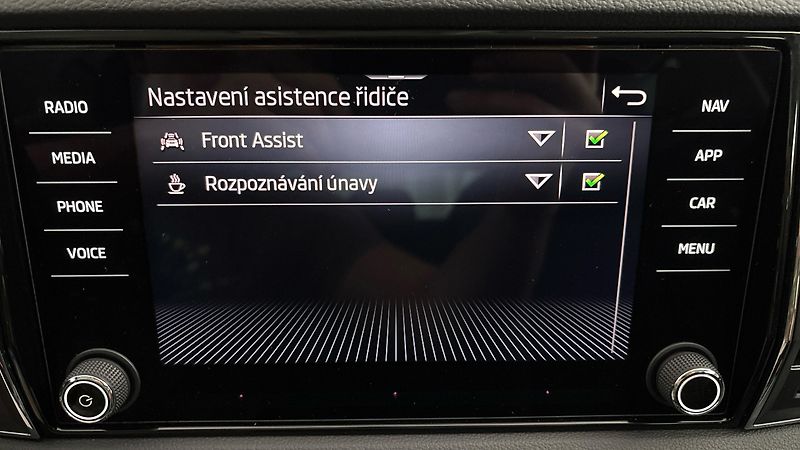 Škoda Karoq 2.0 TDI DSG Style - fotka 25 z 28