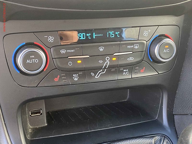 Ford Focus (2018) 2.0 TDCi, ST-Line, navi, TZ - fotka 16 z 17