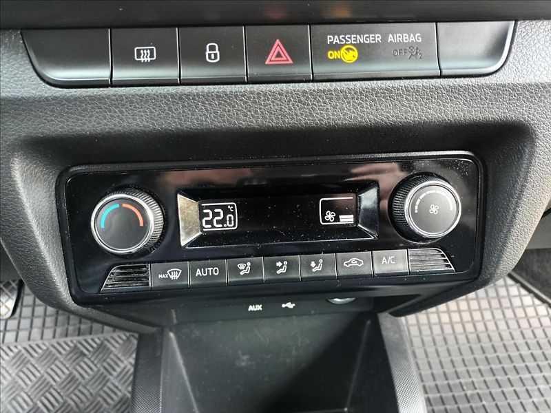 Škoda Fabia 1,0 TSI,81KW,DIGIKLIMA,TEMPOMA - fotka 30 z 35