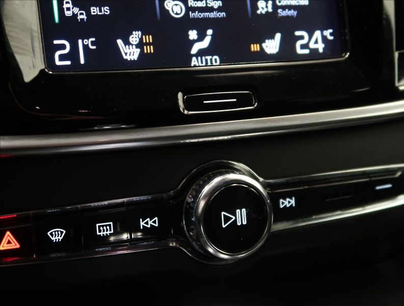 Volvo S90 2,0 T8 TWINENGINE AWD R-DESIGN - fotka 33 z 52