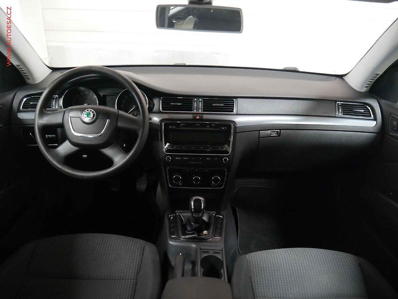 Škoda Superb (2011) 2.0 TDi, AC, STK4/28 - fotka 8 z 15