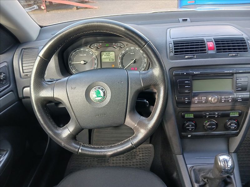 Škoda Octavia 1,9 1,9 TDI 77Kw KOMBI - fotka 11 z 15