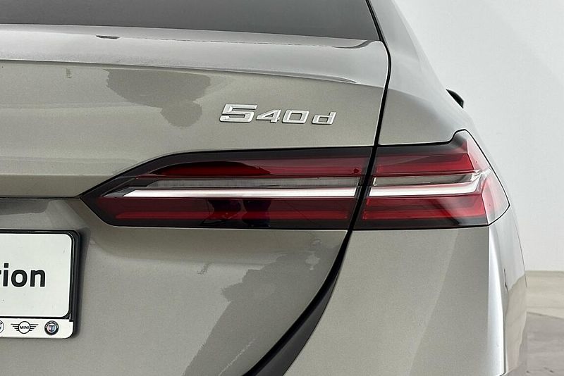 BMW Řada 5 540d xDrive Sedan - fotka 4 z 18