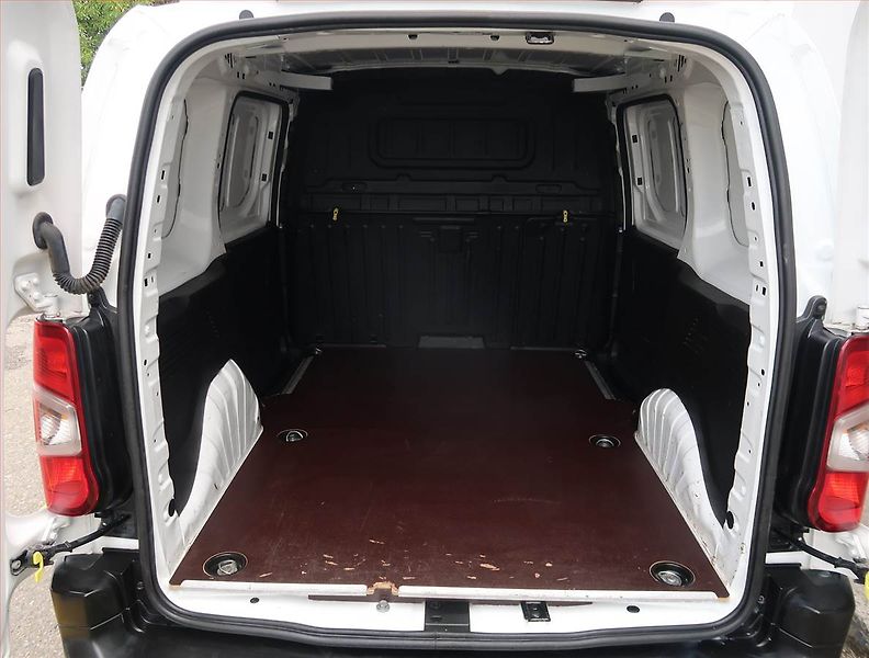 Opel Combo (2022) 1.5 CDTI, 3Místa, ČR, DPH - fotka 10 z 18
