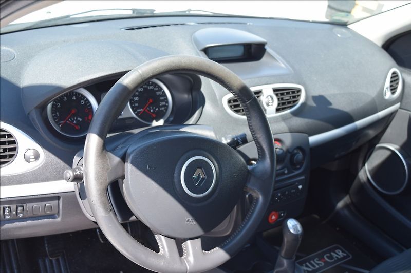 Renault Clio 1,2 i 74KW ALU KLIMA TAŽNÉ - fotka 16 z 48