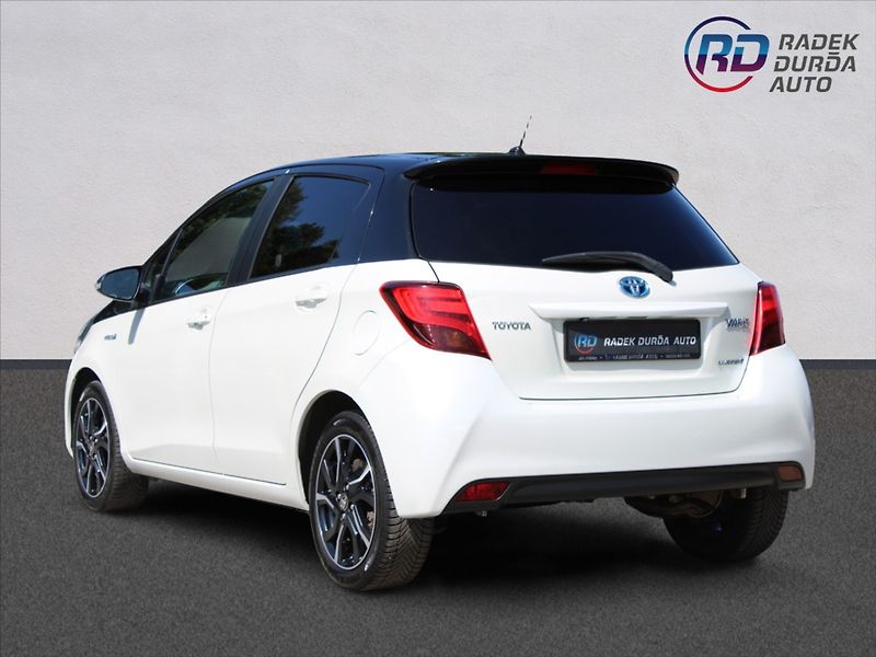 Toyota Yaris 1,5 HYBRID  ČR,A/T,SELECTION - fotka 7 z 31
