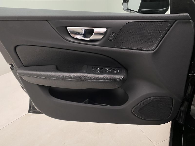 Volvo V60 D3 AWD INSCRIPTION REZERVACE - fotka 7 z 42
