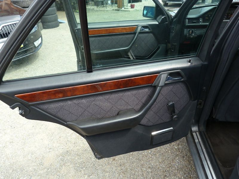 Mercedes-Benz 124 250 D - fotka 15 z 29