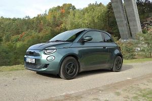 Automobilka Fiat se spojila se slavným módním domem a výsledkem je ta nejstylovější podoba klasické pětistovky.