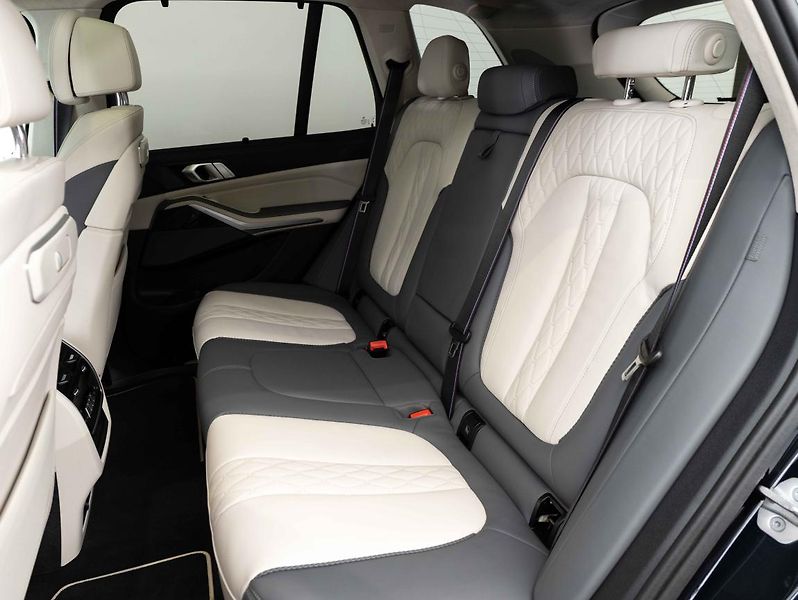 BMW X5 xDrive50e - fotka 21 z 23