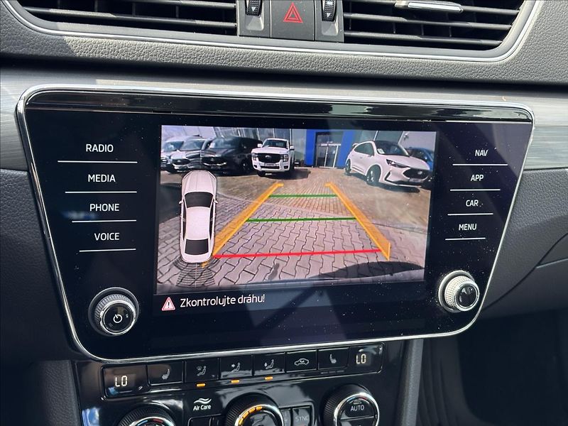 Škoda Superb 2,0 TDI 110kW Style DSG - fotka 43 z 47