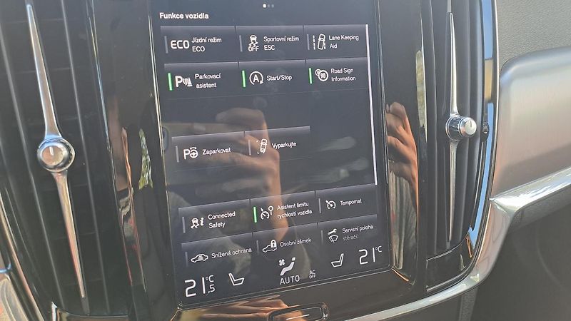 Volvo V90 2.0 D4 Momentum NAVI Automat - fotka 32 z 33