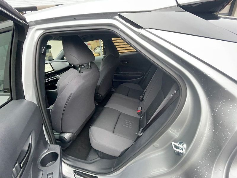 Toyota C-HR 2.0 Plug-In Hybrid Style - fotka 25 z 28