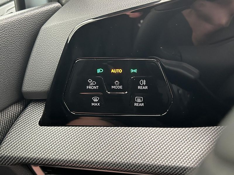 Volkswagen Golf 1.5 TSI R-Line - fotka 18 z 30