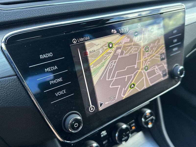 Škoda Superb (2023) 1.5 TSI DSG Style - fotka 12 z 30