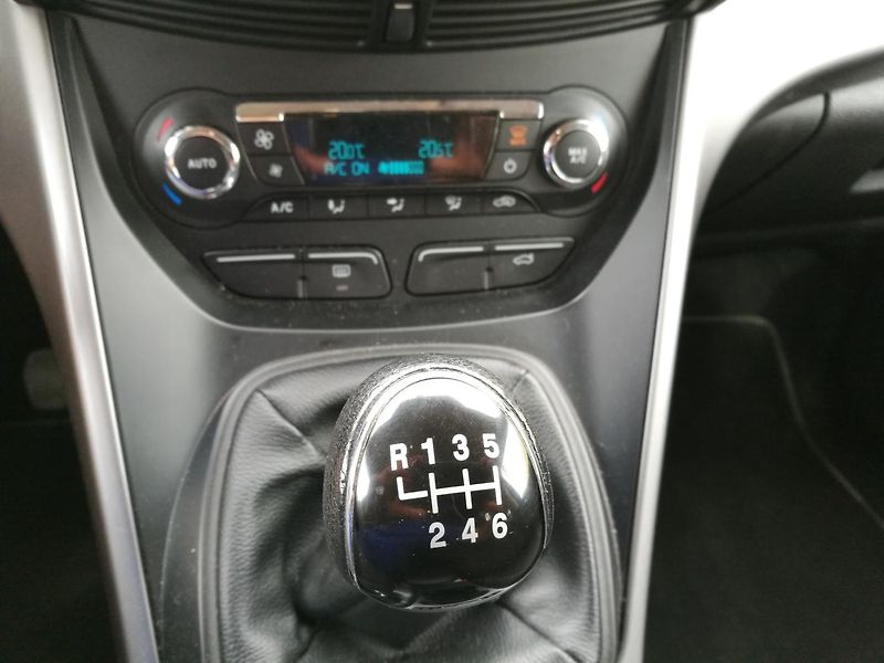 Ford Kuga 2,0 TDCi - fotka 10 z 21
