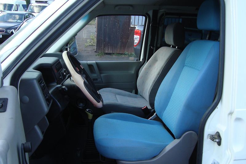 Volkswagen Transporter (2000) T4,2.5 TDi,ČR,Nová STK 8/2028 - fotka 28 z 54