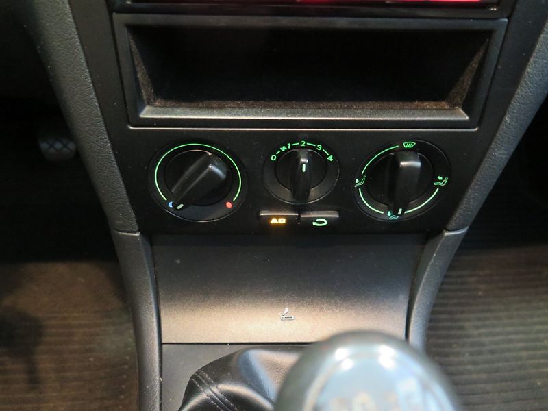Škoda Octavia (2009) 1.9TDI 74kW,tažné,klima - fotka 9 z 17