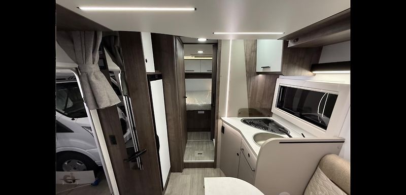 Benimar (2026) Tessoro 497 Nordkapp Queen bed - fotka 10 z 23