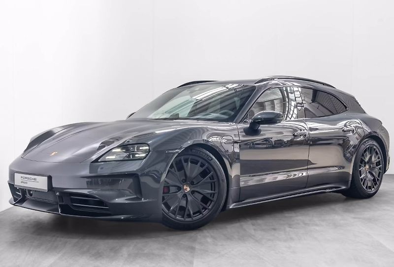Porsche Taycan GTS Sport Turismo Burm HuD Inn - fotka 1 z 26