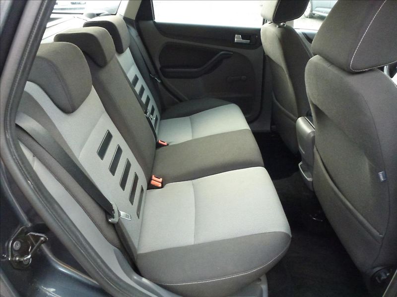 Ford Focus 1,6 16V  Elegance - fotka 20 z 48