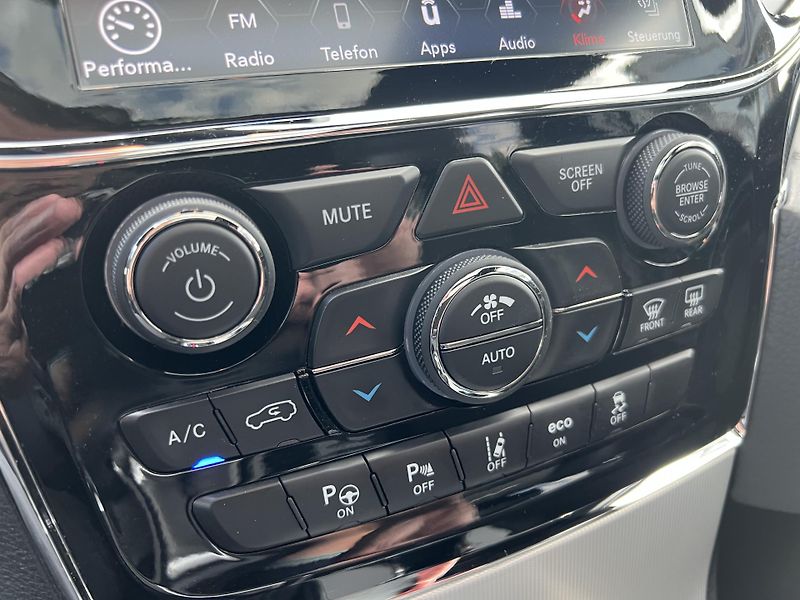 Jeep Grand Cherokee SRT 6.4 V8 HEMI - fotka 29 z 30
