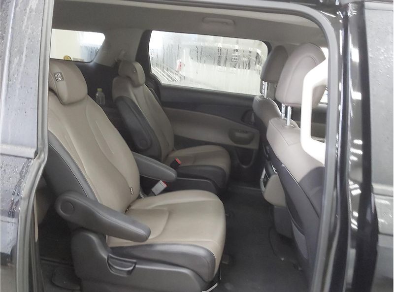 Kia Carnival 2.2-9MÍST-NA CESTĚ - fotka 11 z 15